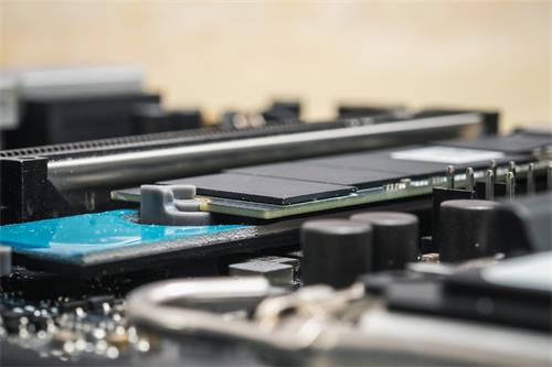 Storage Chip Market: Rising Prices Amid Supply Cuts and AI Demand